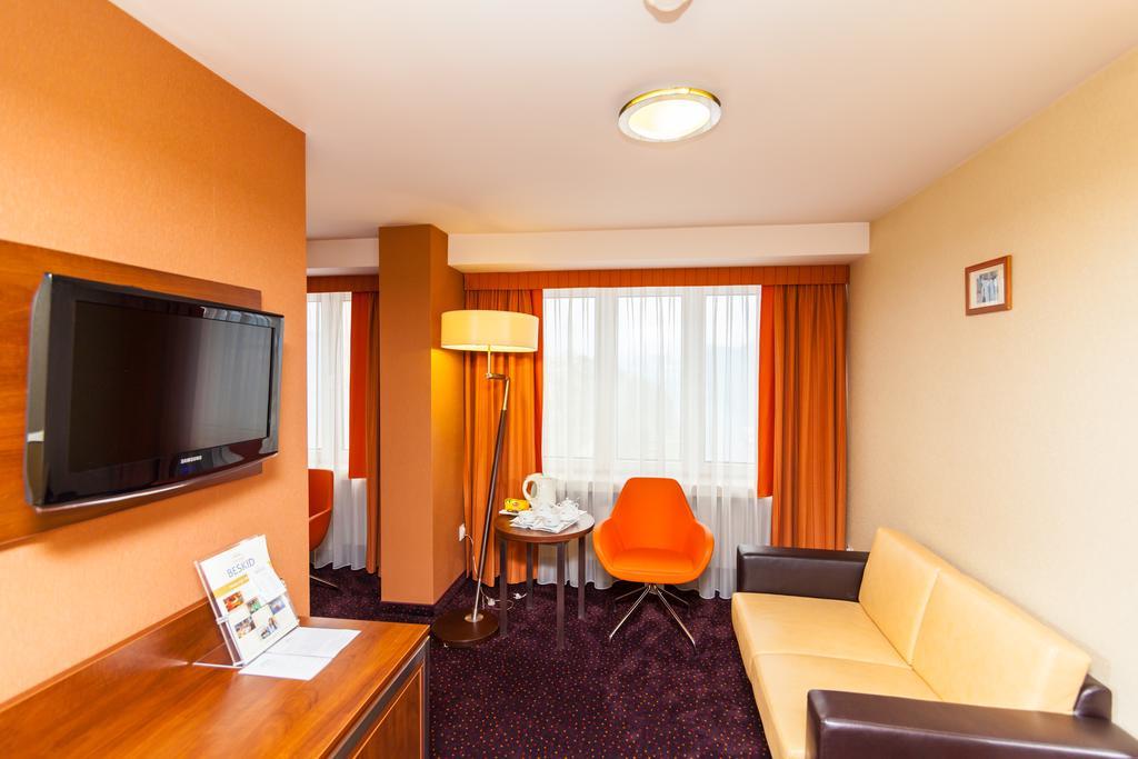 Hotel Beskid Nowy Sacz Bagian luar foto